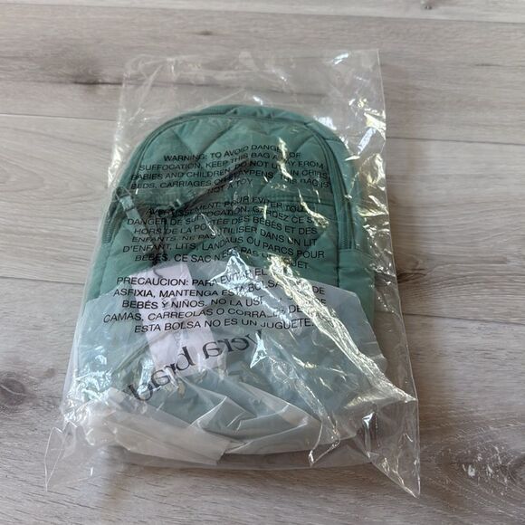 Vera Bradley Essential Sling Backpack in Ultralight beryl Green NWT in packaging - Picture 2 of 4